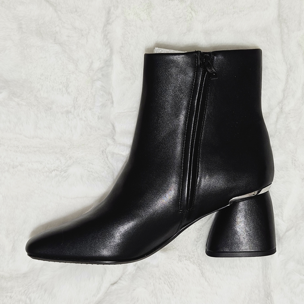 DKNY Ankle Boots Booties 9.5 Black Leather & Silver Caleena Heeled Boots NIB - Picture 3 of 6